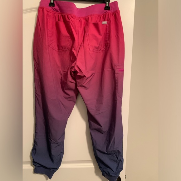 Like new, Figs limited edition ombré scrub set - Picture 4 of 8